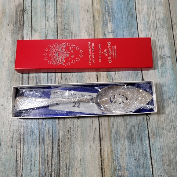 Vintage Rogers Commemorative Dessert Server - Picture 10 of 10